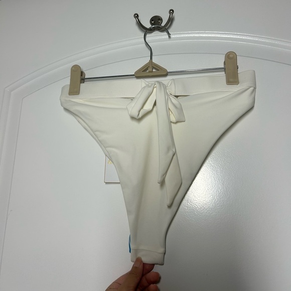 lovewave revolve Quinn Bottom in White Size Small NWT - Picture 6 of 13
